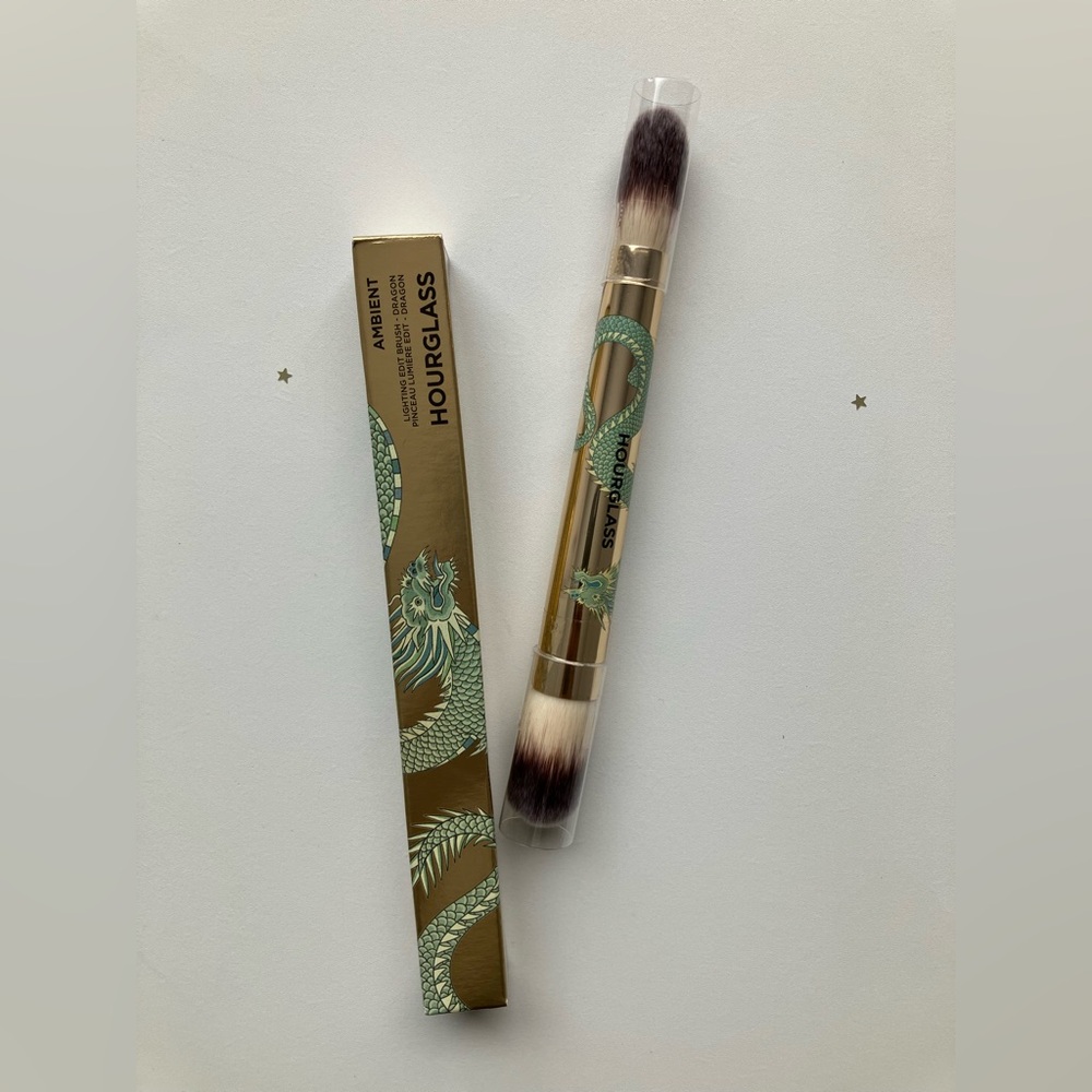 HOURGLASS COSMETICS Ambient Lighting Edit Brush - Dragon (Limited Edition)